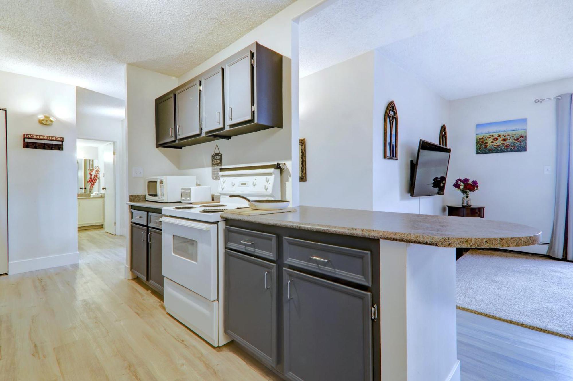 Apartment Spacious Floor At Stampede W Free Parking And Ac Calgary